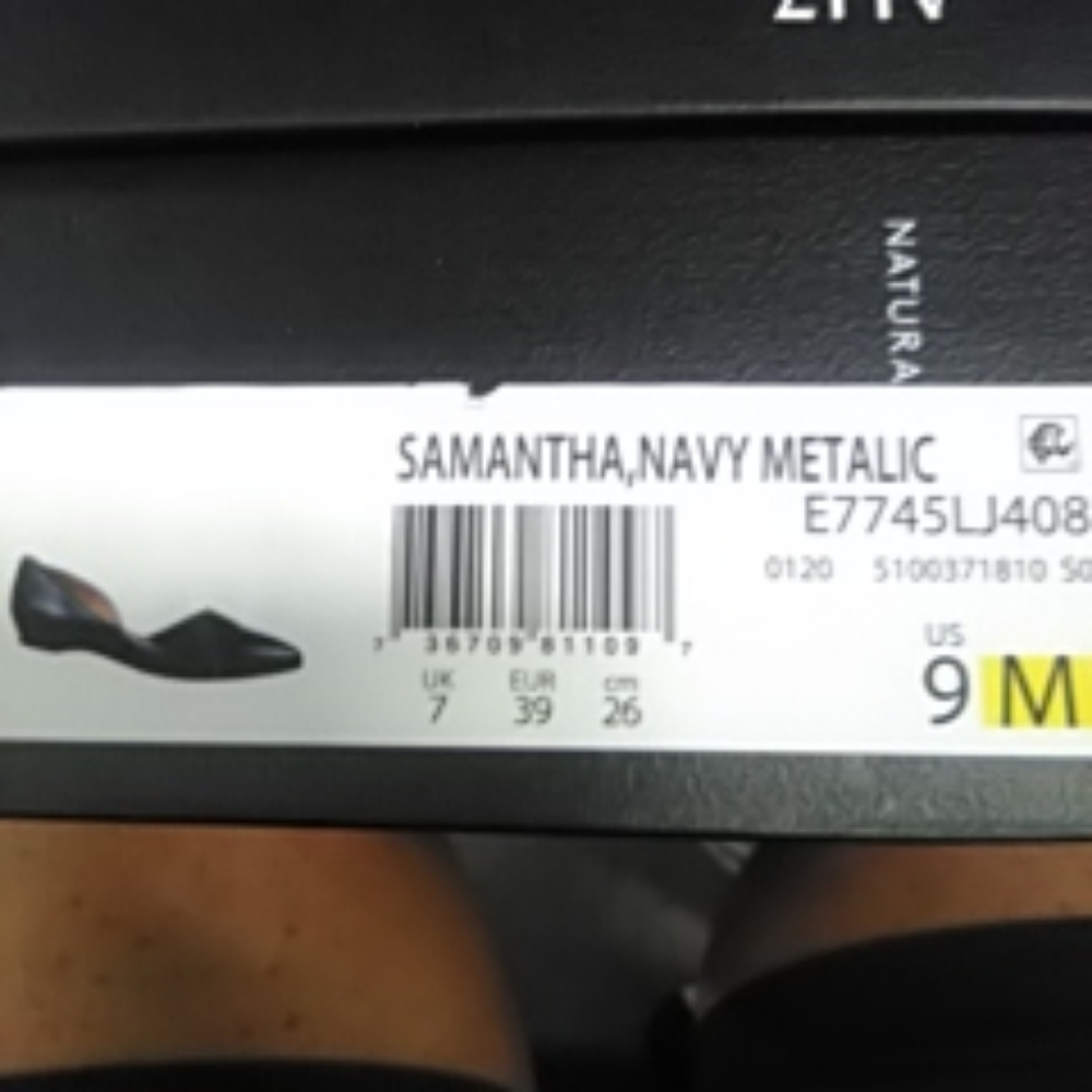 Black metallic flat shoes